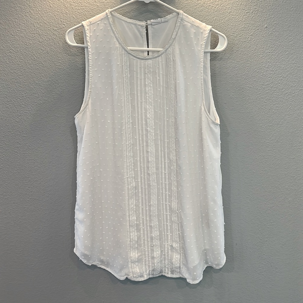 Sweet white sleeveless top